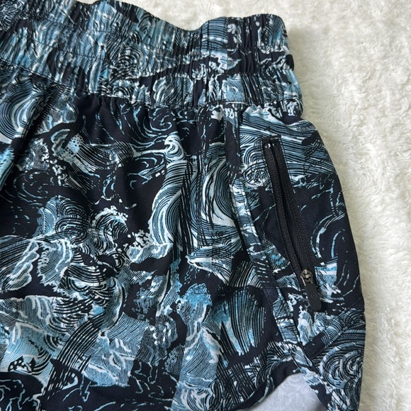 Lululemon Spring Break Away Short Eternal
Wave Starlight Black Size 6 - Picture 6 of 9